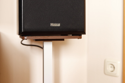 Speaker stand